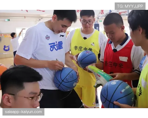 CBA“走进校园”活动启动，王少杰、廖三宁赴北大附中指导小球员